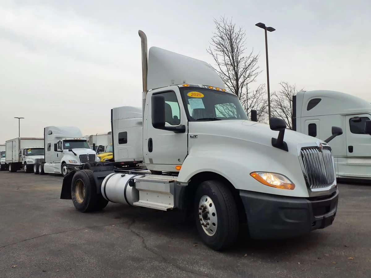 2020 International LT - image 3