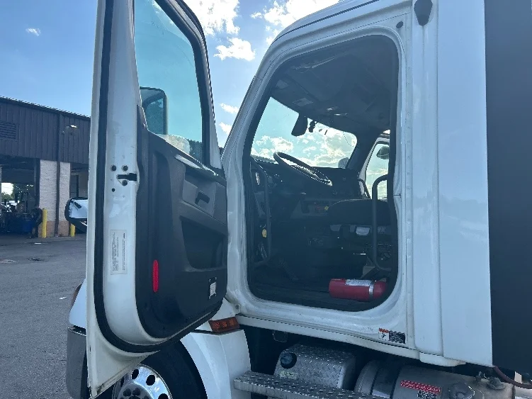 2019 Freightliner Cascadia in Montgomery, NY — photo 9