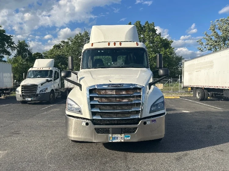 2019 Freightliner Cascadia in Montgomery, NY — photo 2