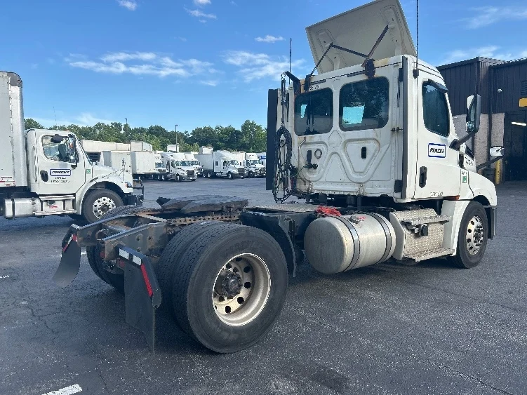 2019 Freightliner Cascadia in Montgomery, NY — photo 7