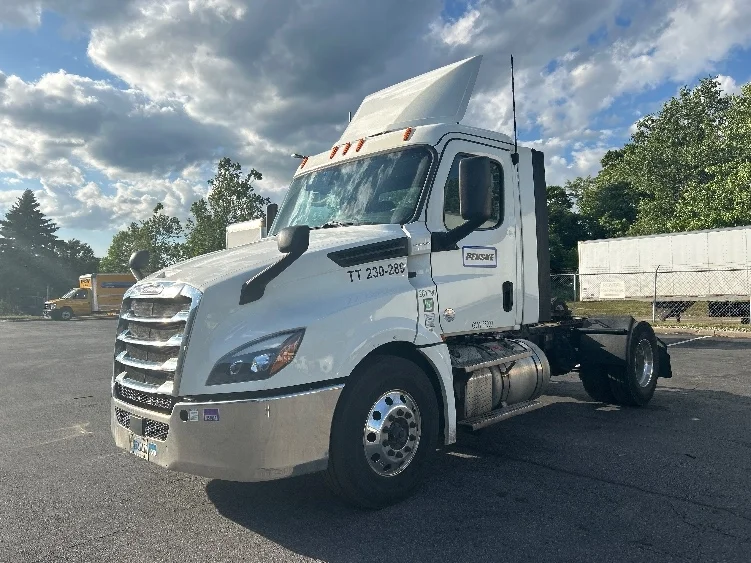 2019 Freightliner Cascadia in Montgomery, NY — photo 3