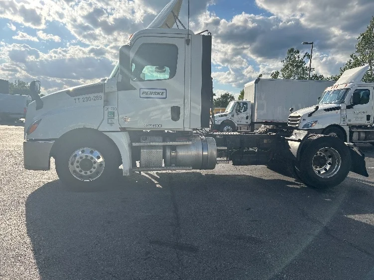 2019 Freightliner Cascadia in Montgomery, NY — photo 4