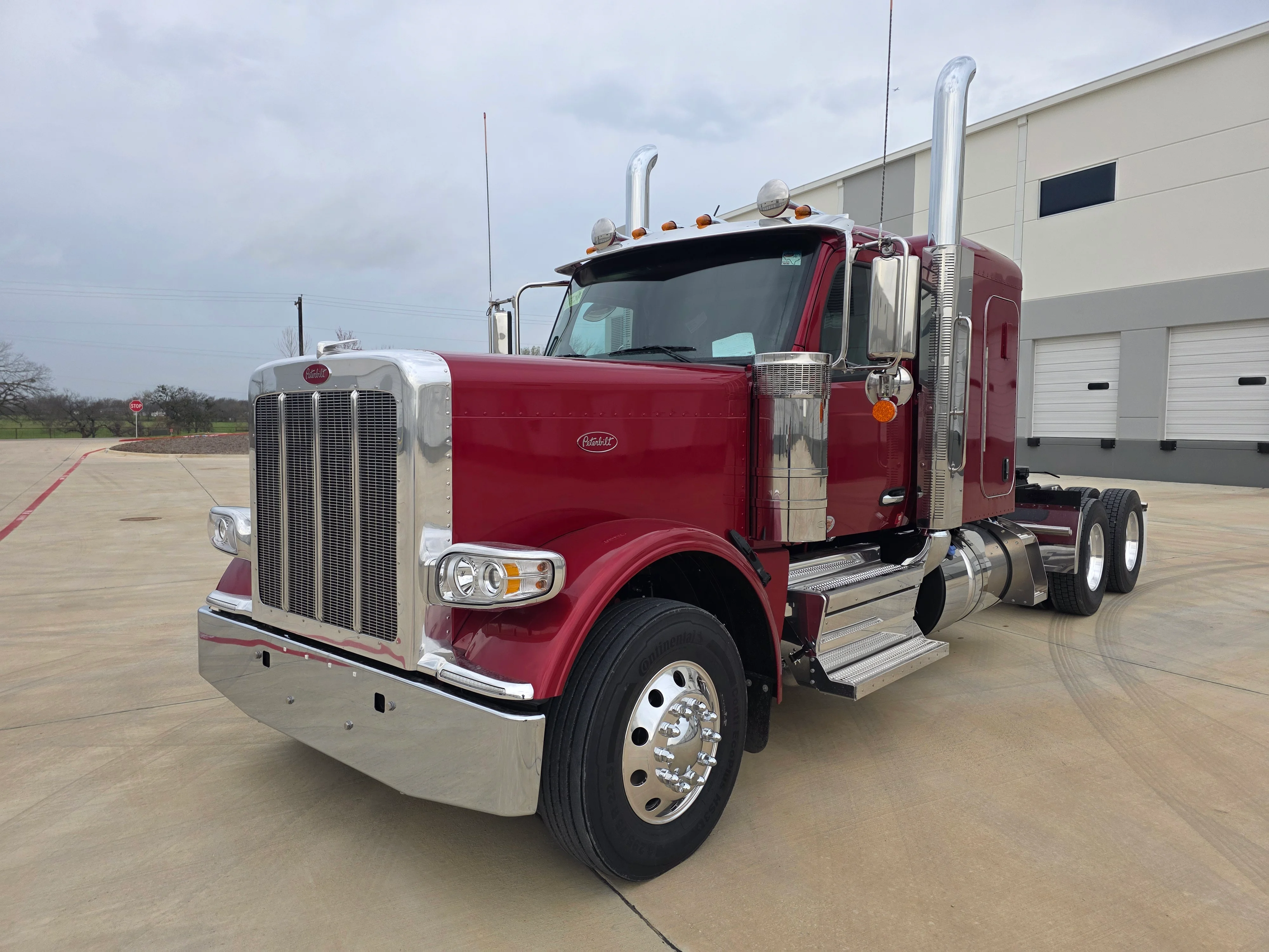 2027 Peterbilt 589 in O'fallon, MO
