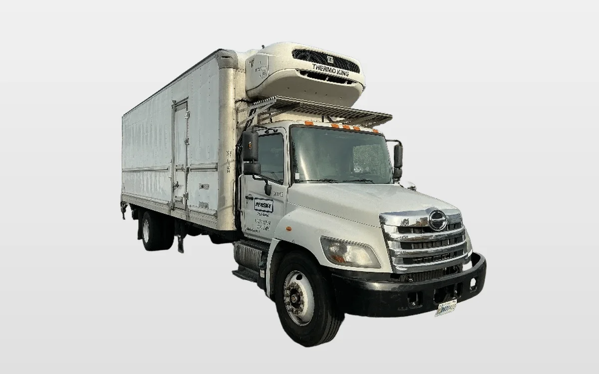 2020 Hino 268 - image 1