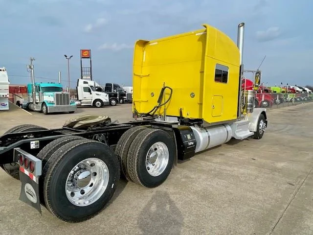 2021 Peterbilt 389 - image 12