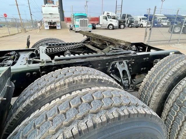 2021 Peterbilt 389 - image 14