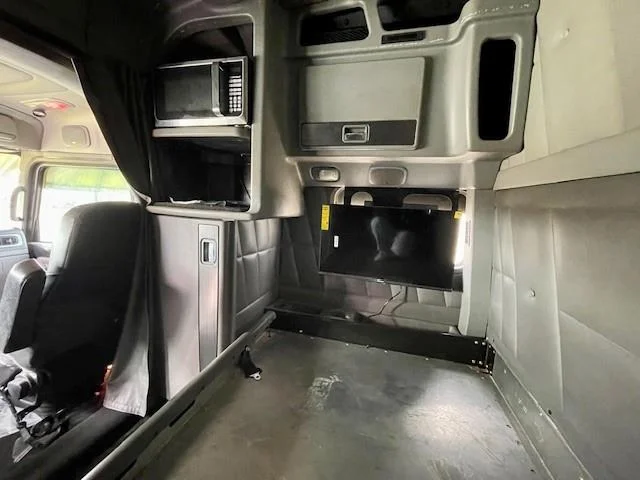 2021 Peterbilt 389 - image 21