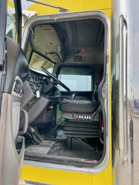 2021 Peterbilt 389 - image 15