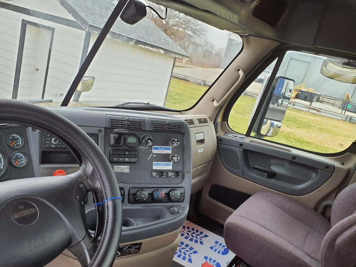 2019 Freightliner Cascadia in O'fallon, MO — photo 7