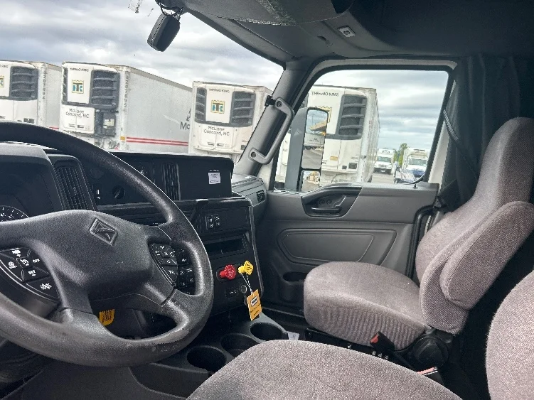 2022 International LT - image 10