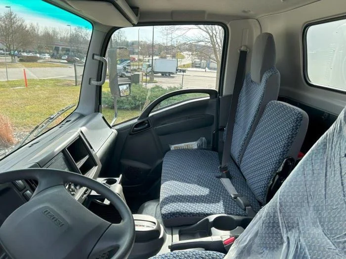 2025 Isuzu NPR - image 12