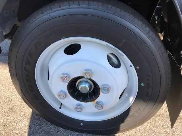 2025 Isuzu NPR - image 9