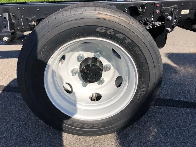 2025 Isuzu NPR - image 7