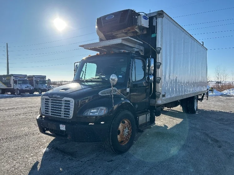 2015 Freightliner M2 106 - image 3