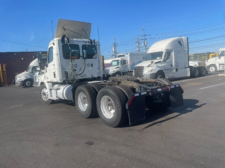 2019 Freightliner Cascadia in North Bergen, NJ — photo 5