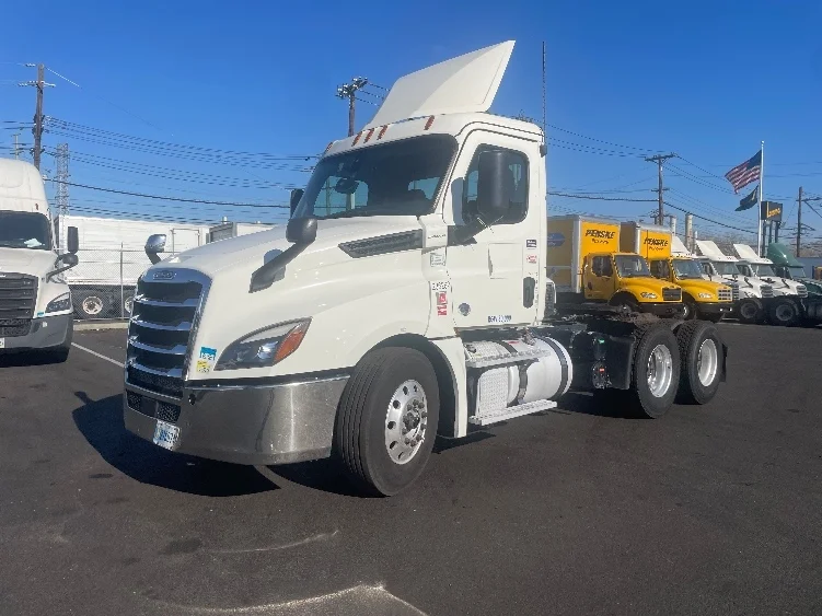 2019 Freightliner Cascadia in North Bergen, NJ — photo 3