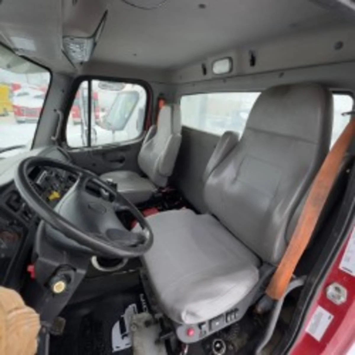 2019 Freightliner 114SD - image 7