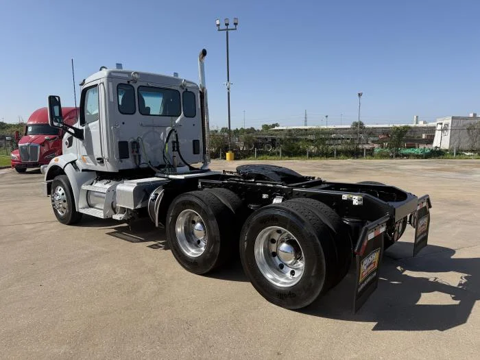 2021 Peterbilt 567 — photo 4