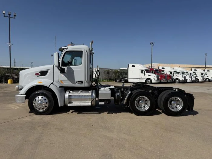 2021 Peterbilt 567 — photo 3