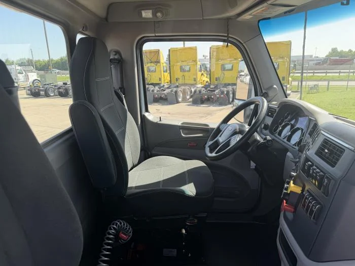 2021 Peterbilt 567 — photo 24