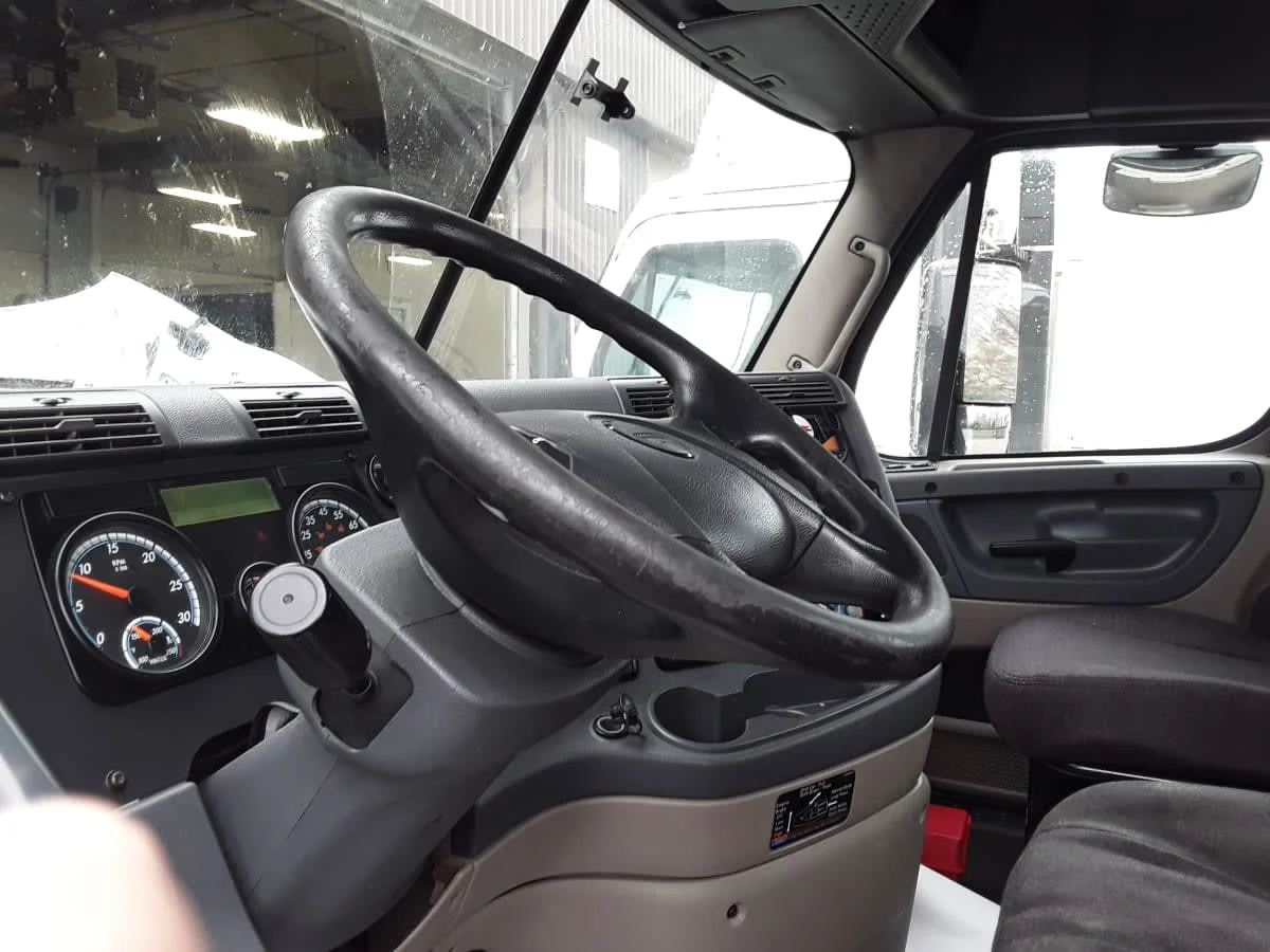 2018 Freightliner Cascadia in Kansas City, MO — photo 7