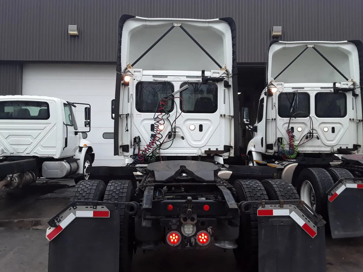 2018 Freightliner Cascadia in Kansas City, MO — photo 5
