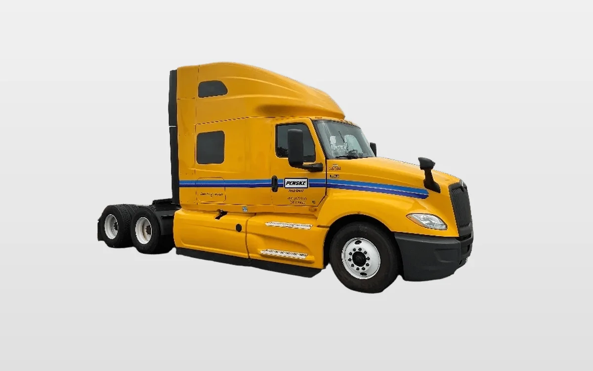 2022 International LT - image 1