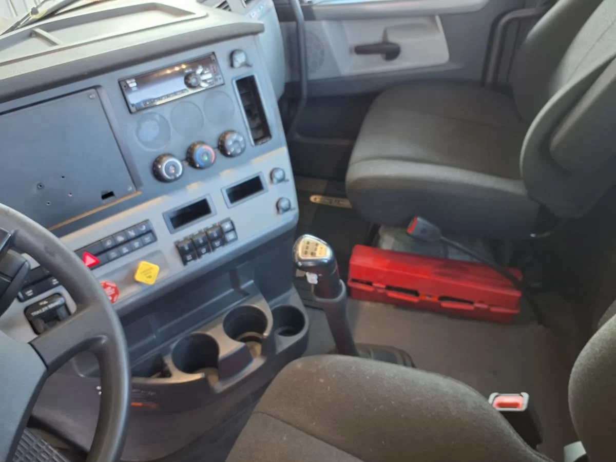 2020 Freightliner Cascadia in Hilliard, OH — photo 7