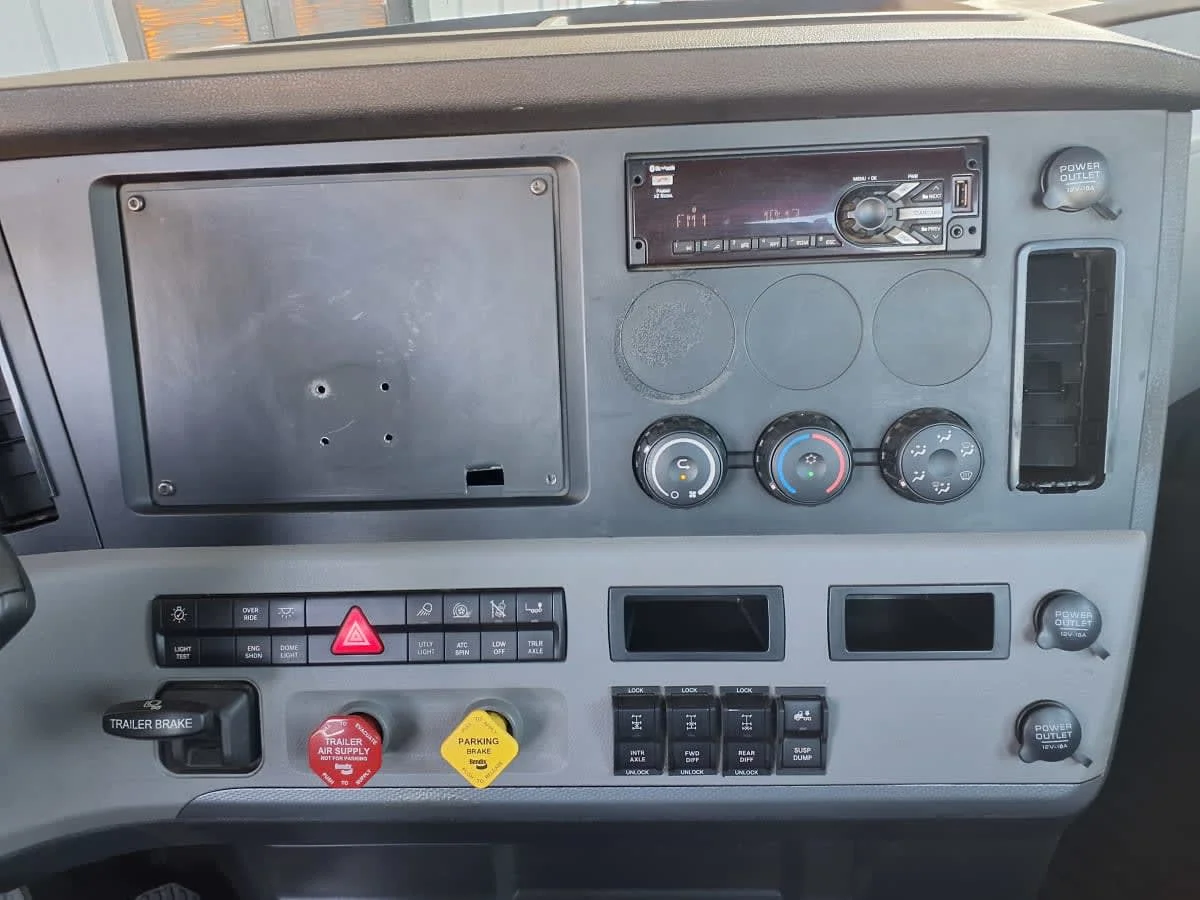 2020 Freightliner Cascadia in Hilliard, OH — photo 9