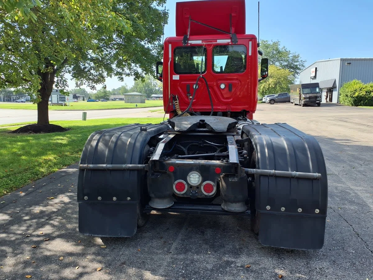 2020 Freightliner Cascadia in Hilliard, OH — photo 5