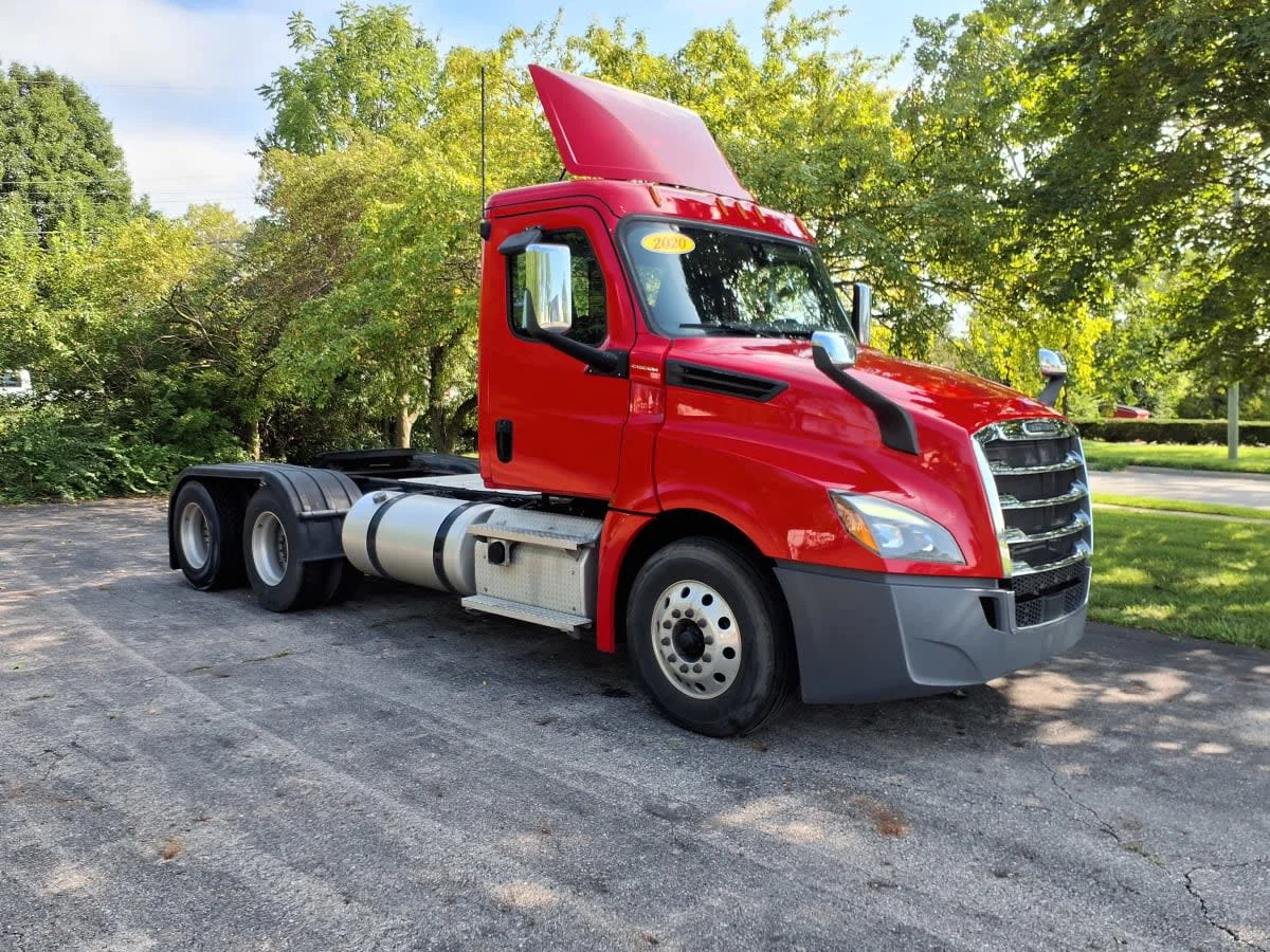 2020 Freightliner Cascadia in Hilliard, OH — photo 3