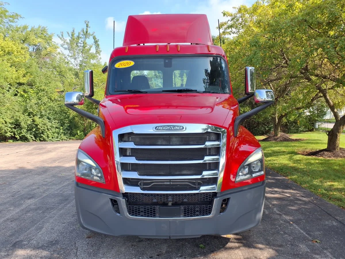 2020 Freightliner Cascadia in Hilliard, OH — photo 2