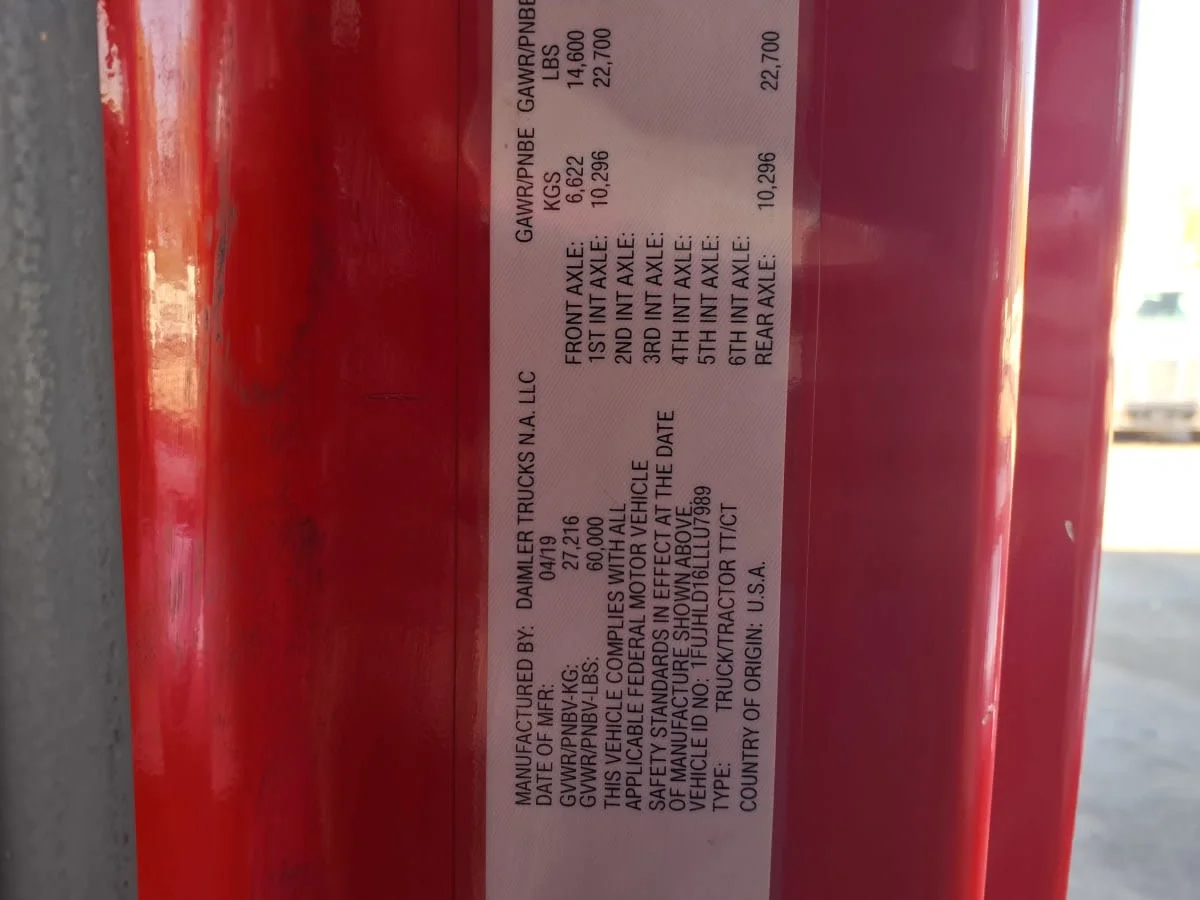 2020 Freightliner Cascadia in Hilliard, OH — photo 12