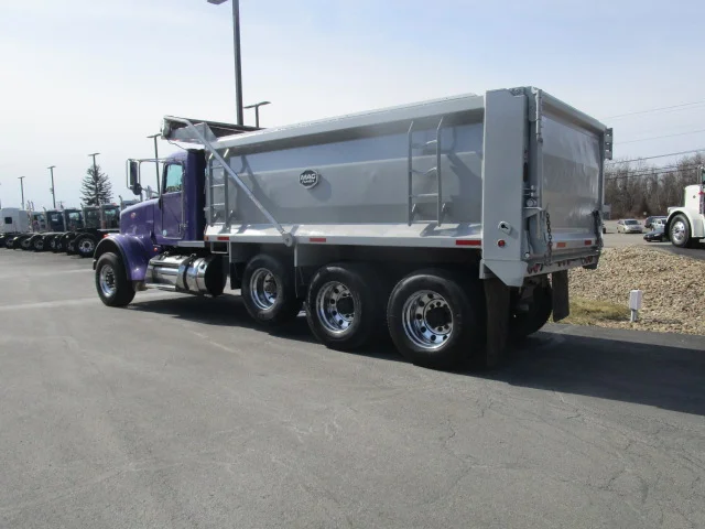 2017 Peterbilt 367 in Butler, PA — photo 3