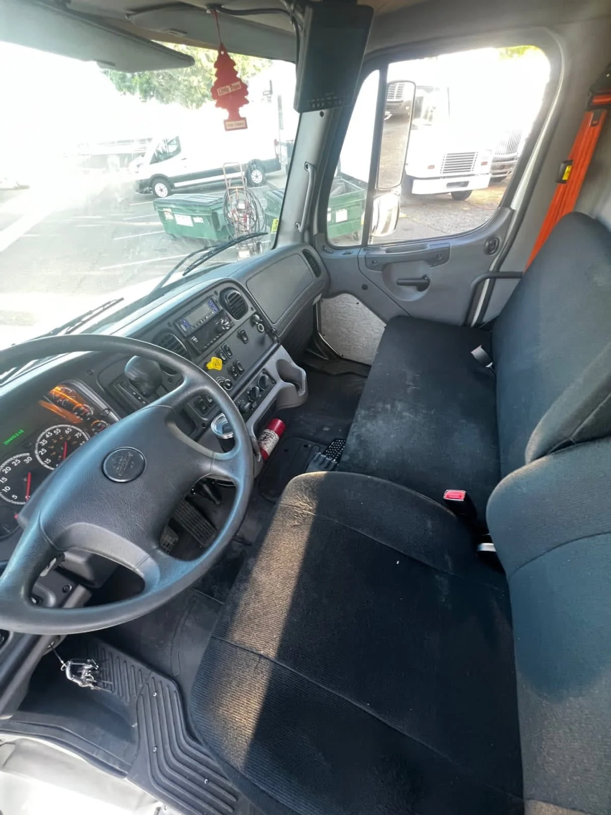 2019 Freightliner M2 106 in West Sacramento, CA — photo 8