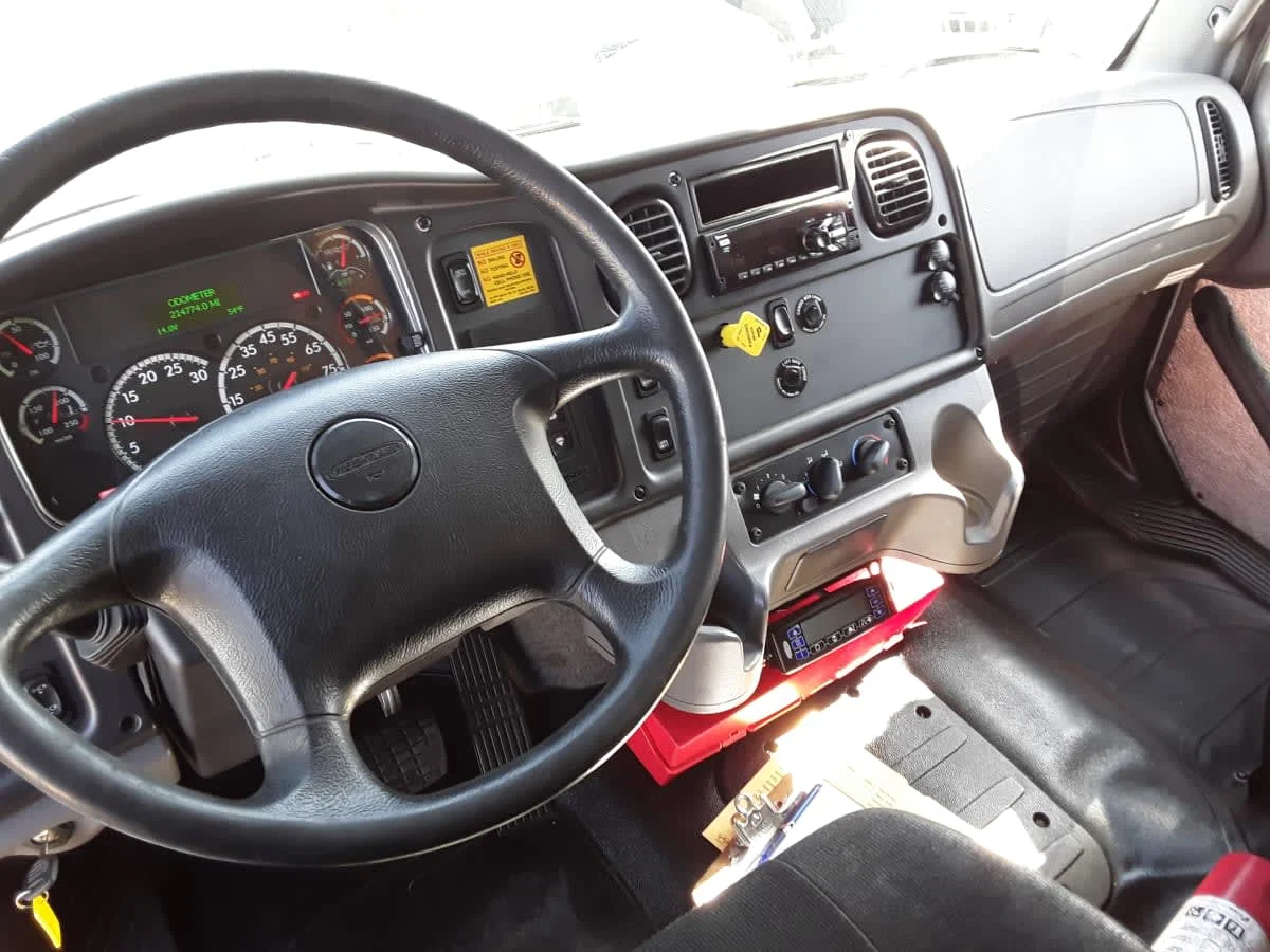 2019 Freightliner M2 106 in Dallas, TX — photo 8