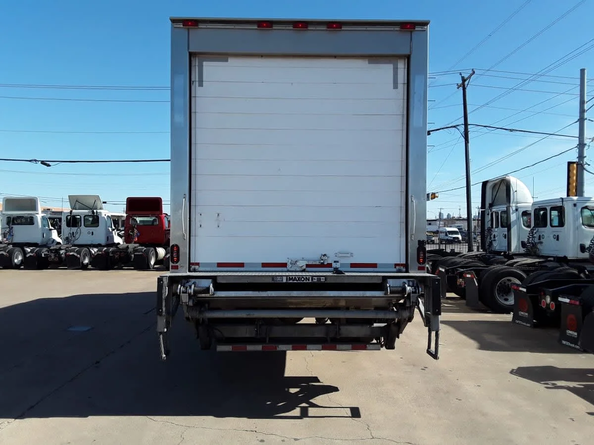 2019 Freightliner M2 106 in Dallas, TX — photo 5