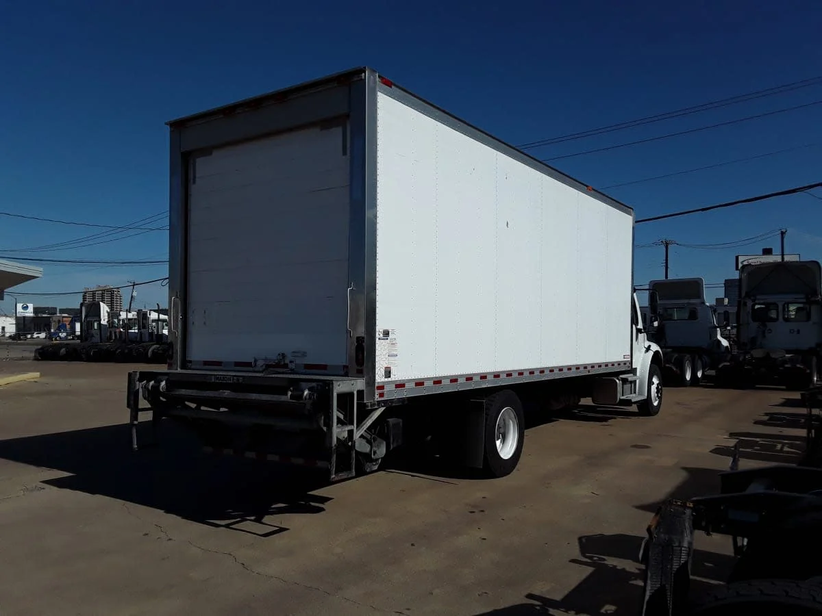 2019 Freightliner M2 106 in Dallas, TX — photo 4
