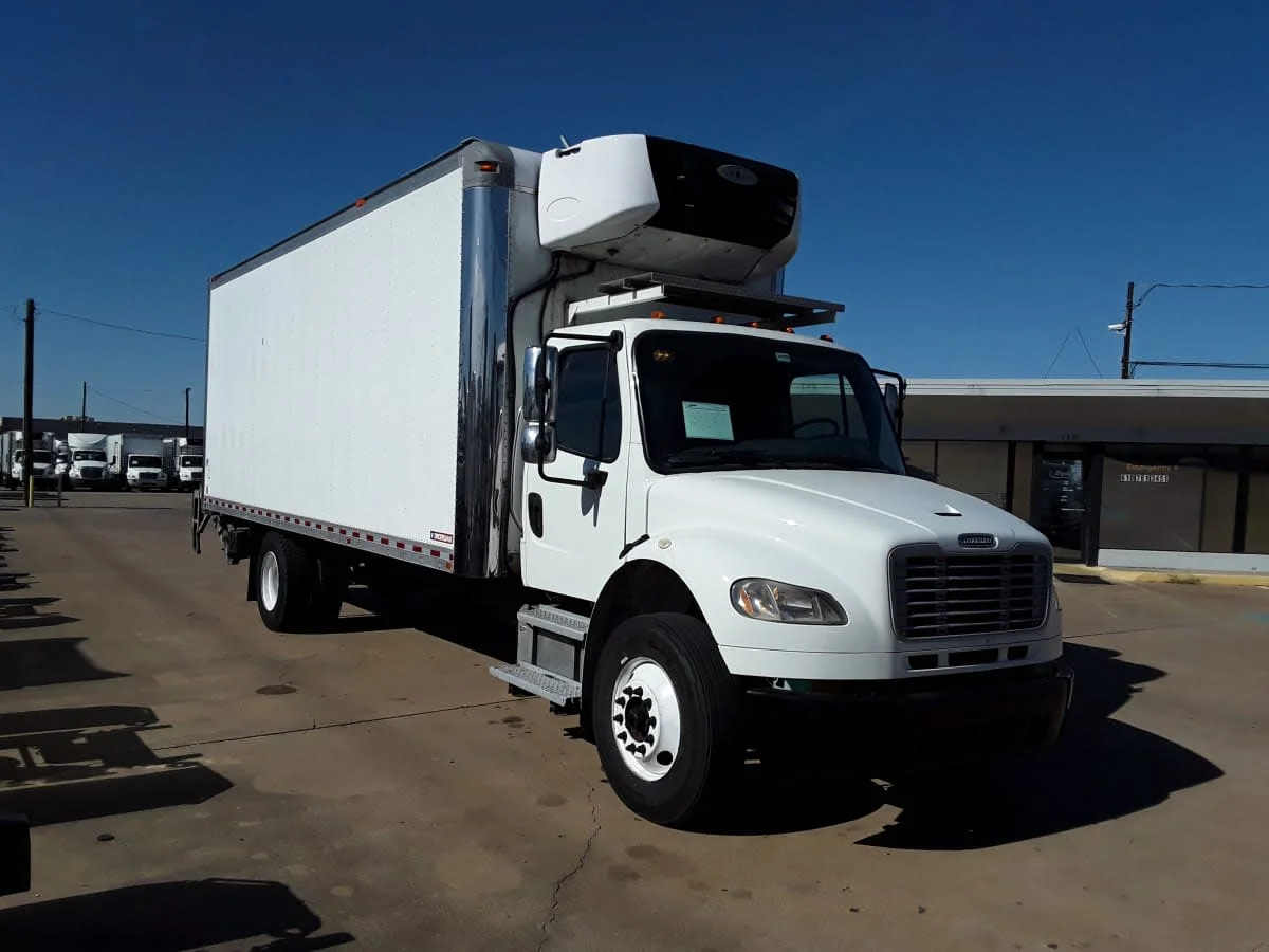 2019 Freightliner M2 106 in Dallas, TX — photo 3