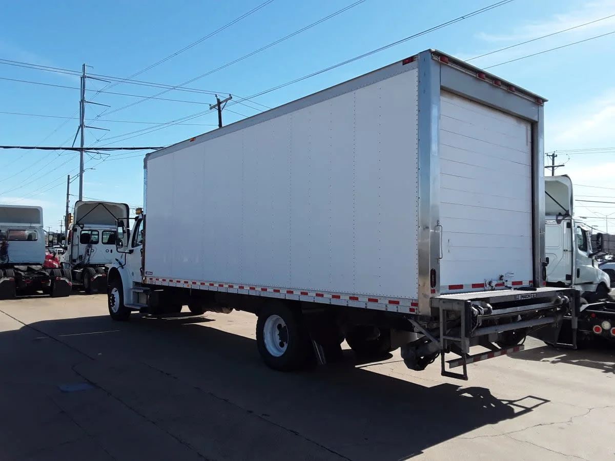 2019 Freightliner M2 106 in Dallas, TX — photo 6
