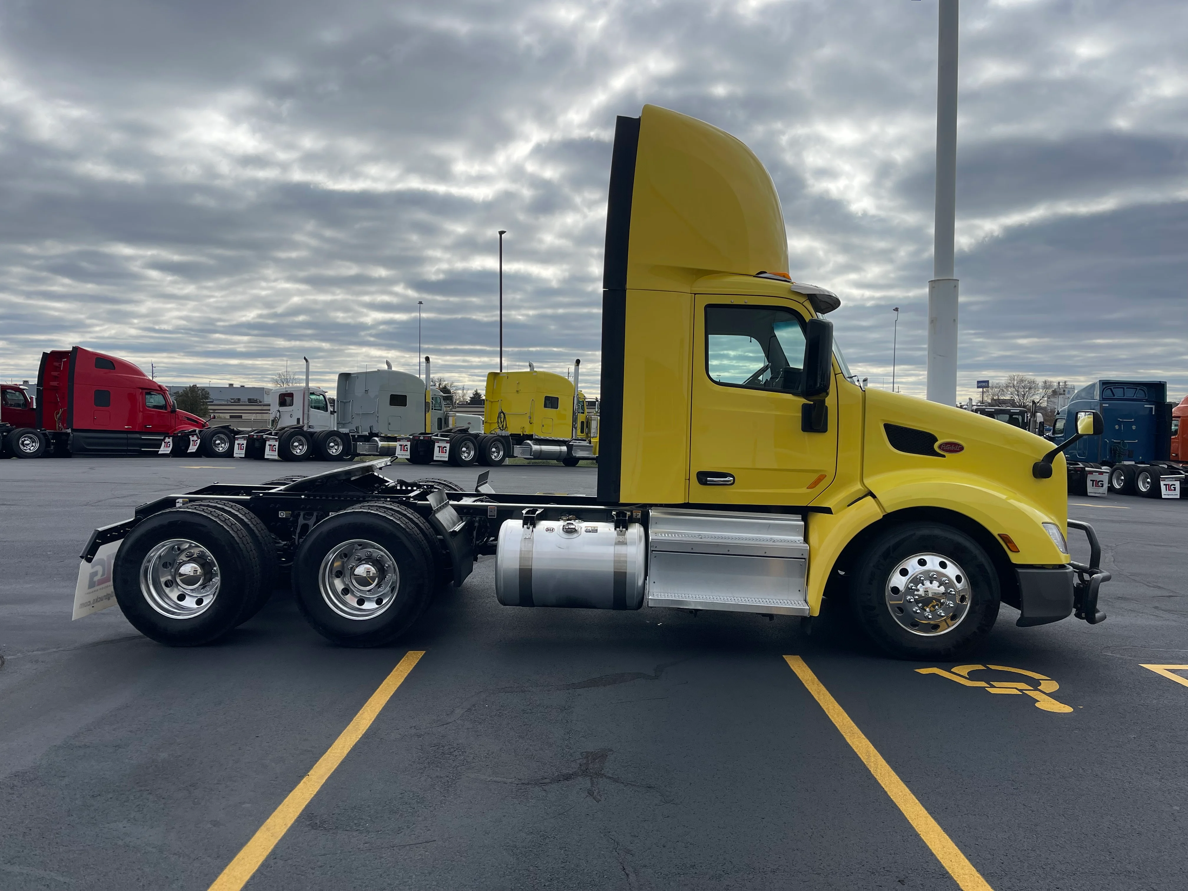 2021 Peterbilt 579 - image 6