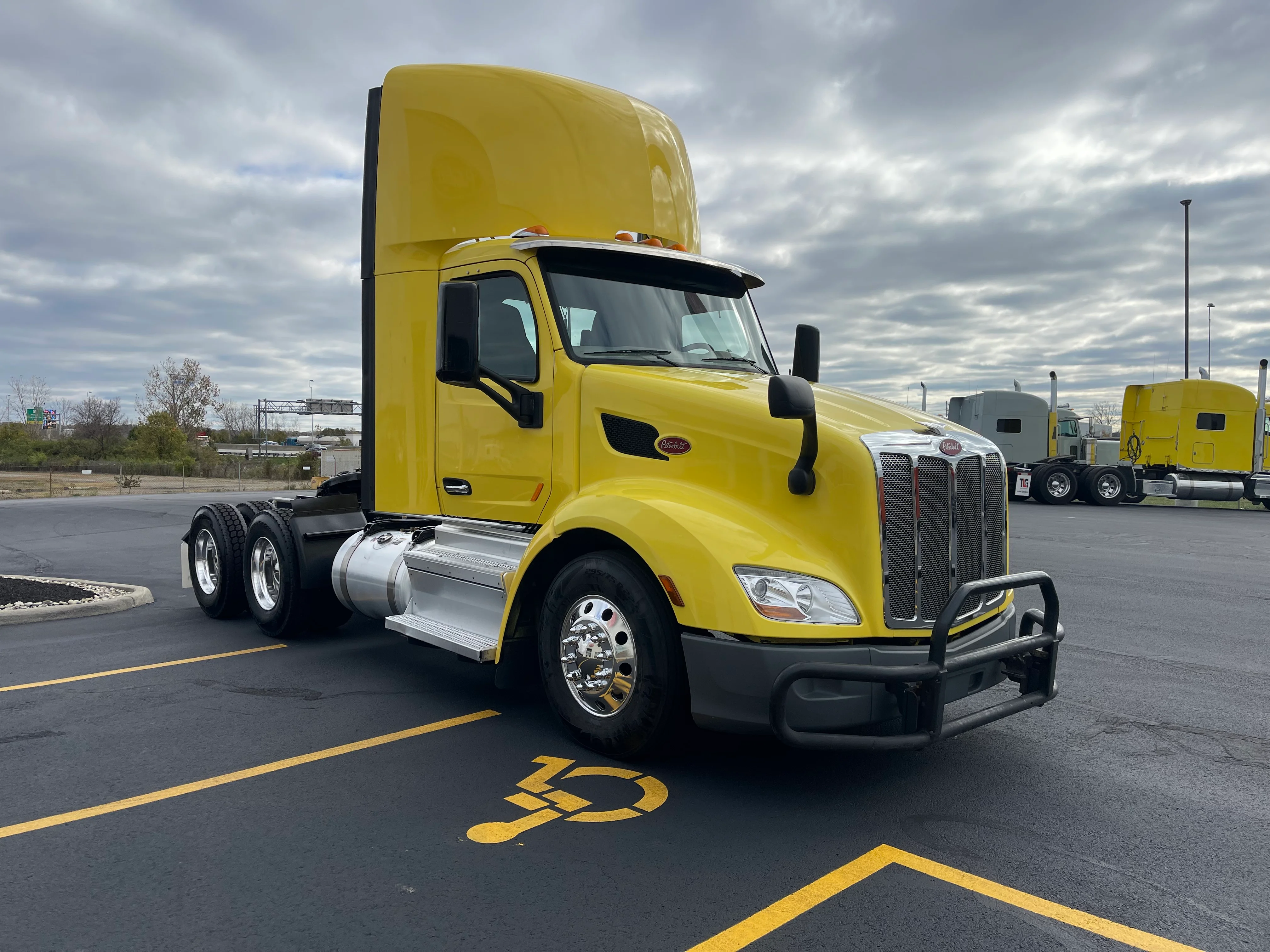 2021 Peterbilt 579 - image 7