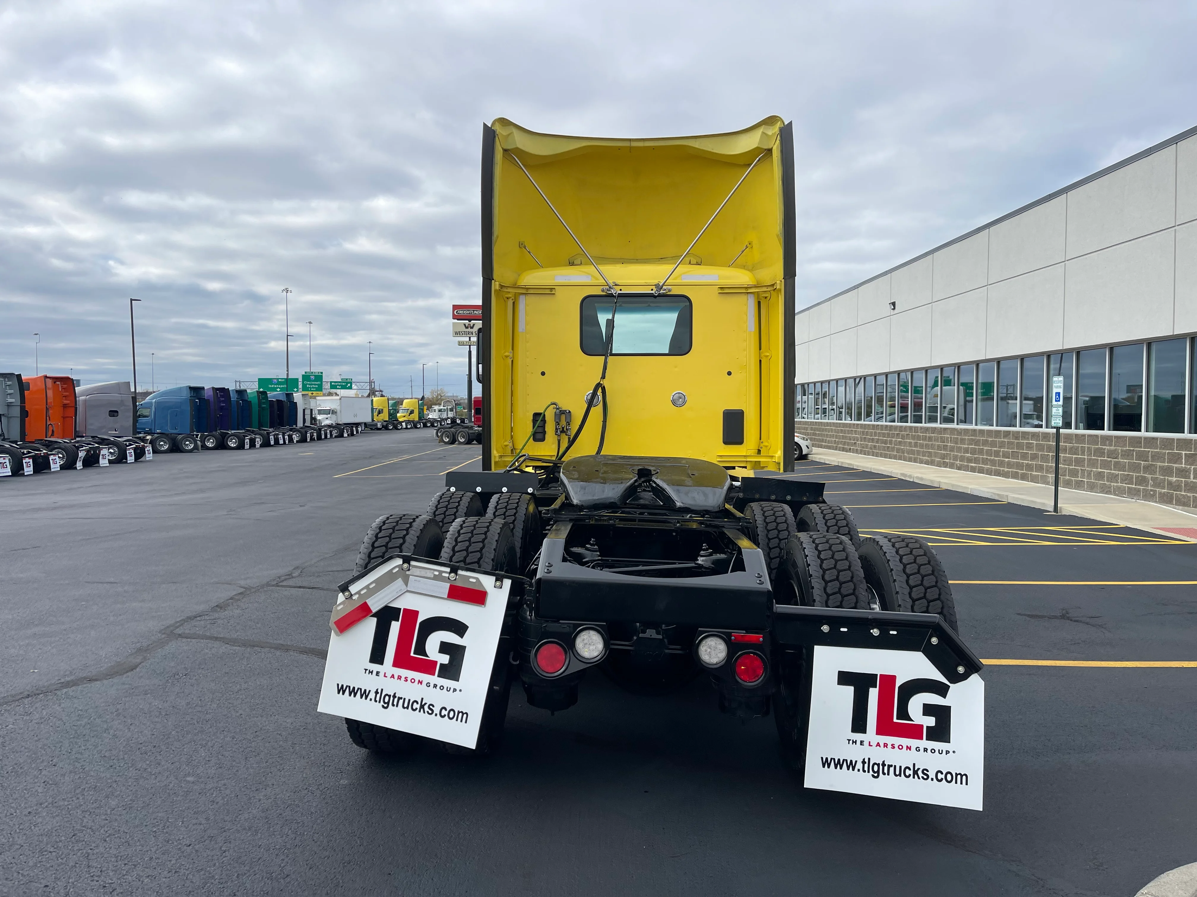 2021 Peterbilt 579 - image 4