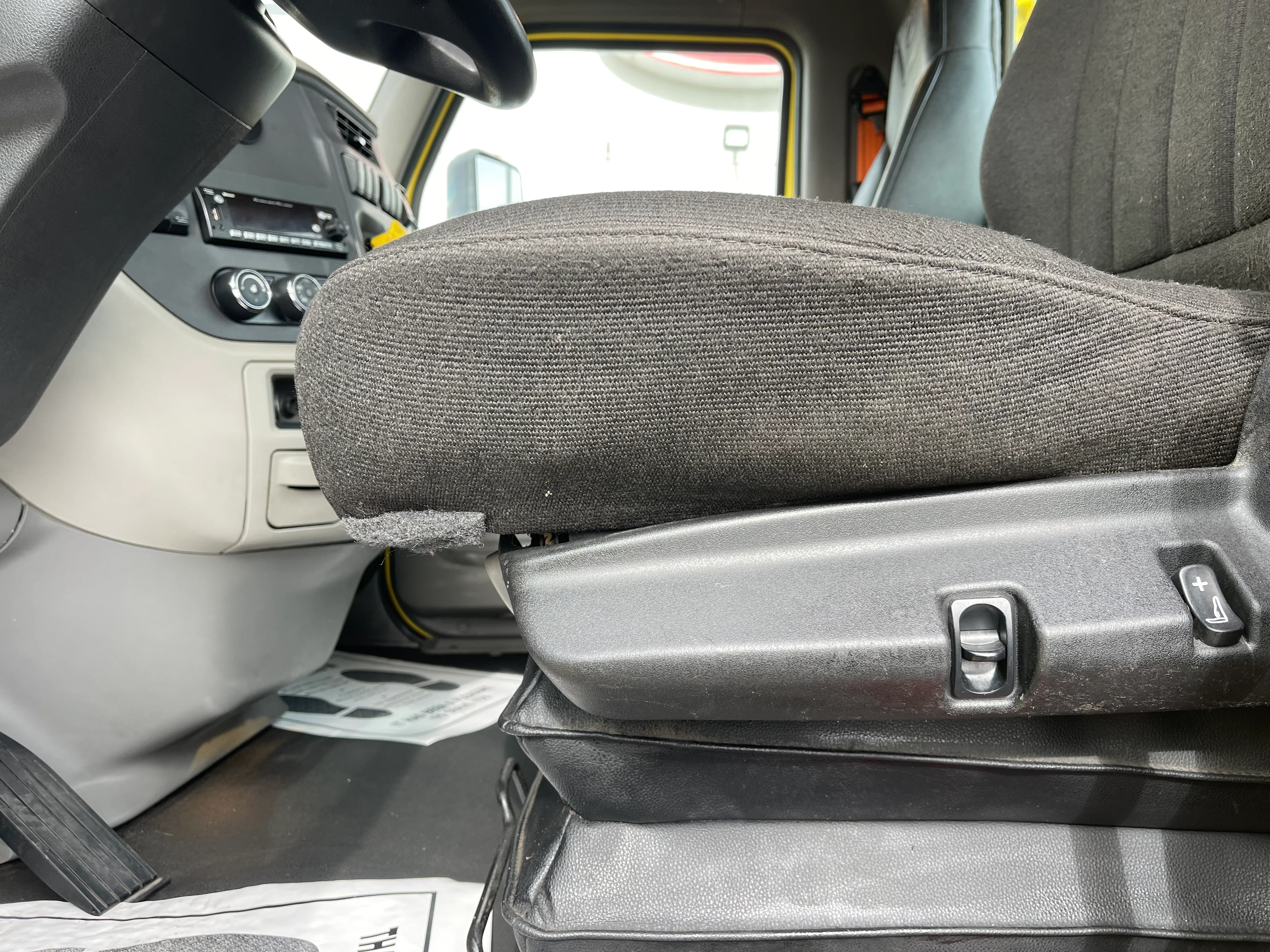 2021 Peterbilt 579 - image 15