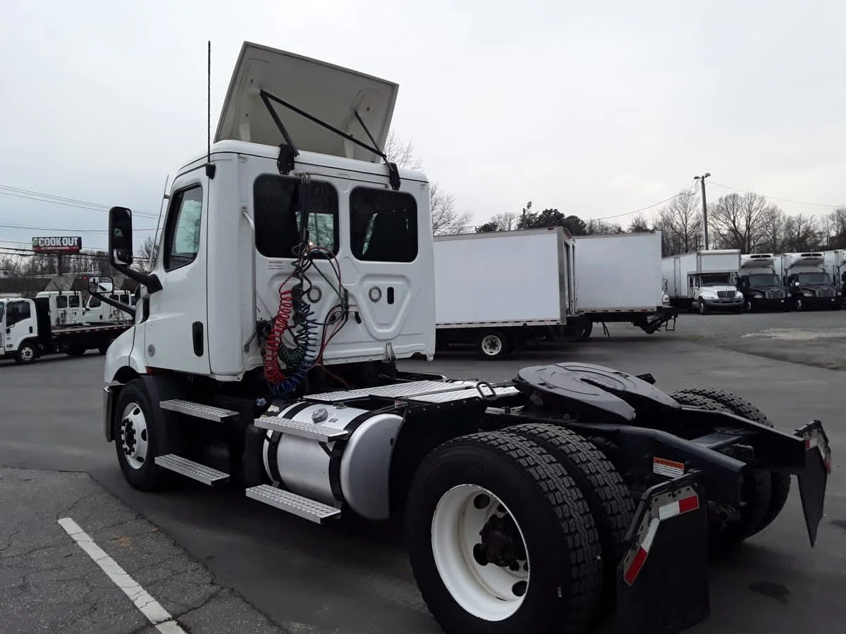 2020 Freightliner Cascadia in Charlotte, NC — photo 6