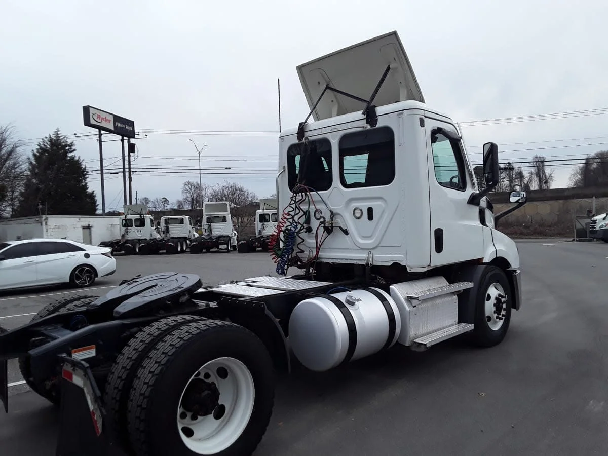 2020 Freightliner Cascadia in Charlotte, NC — photo 4