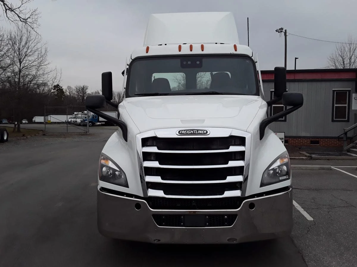 2020 Freightliner Cascadia in Charlotte, NC — photo 2