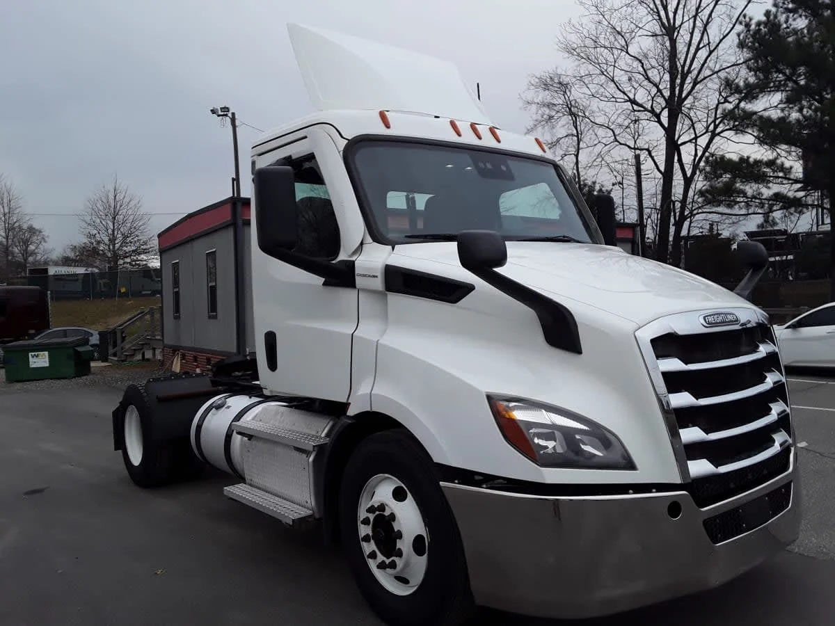 2020 Freightliner Cascadia in Charlotte, NC — photo 3