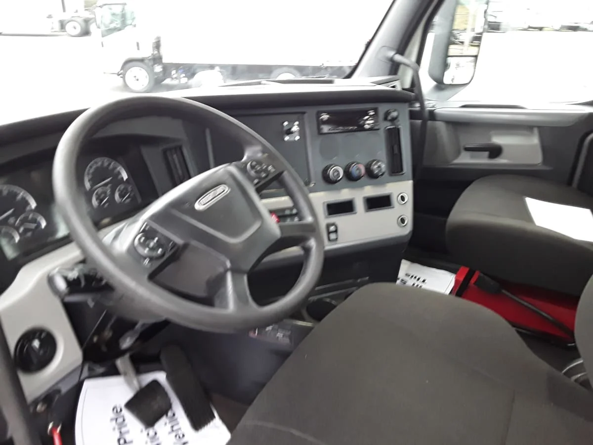 2020 Freightliner Cascadia in Charlotte, NC — photo 7