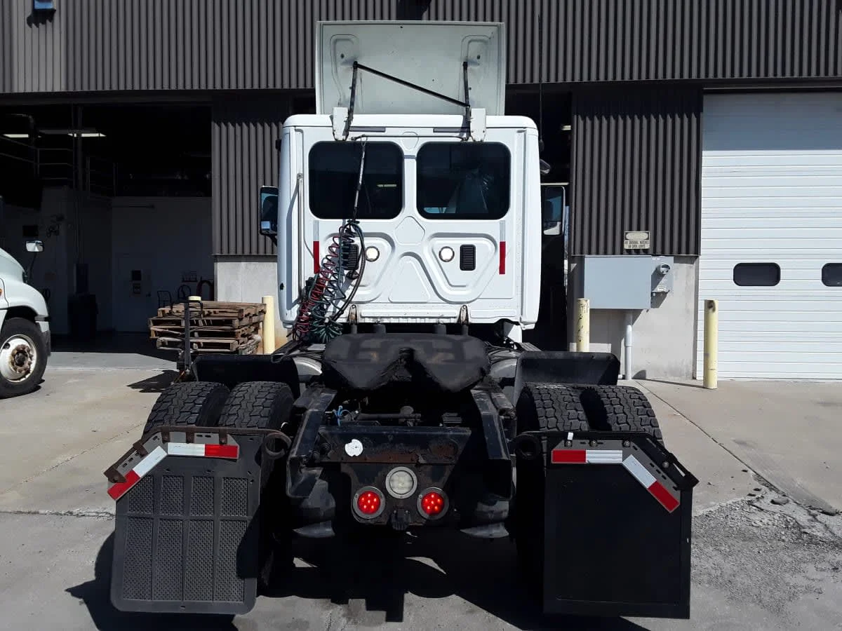 2016 Freightliner Cascadia - image 5